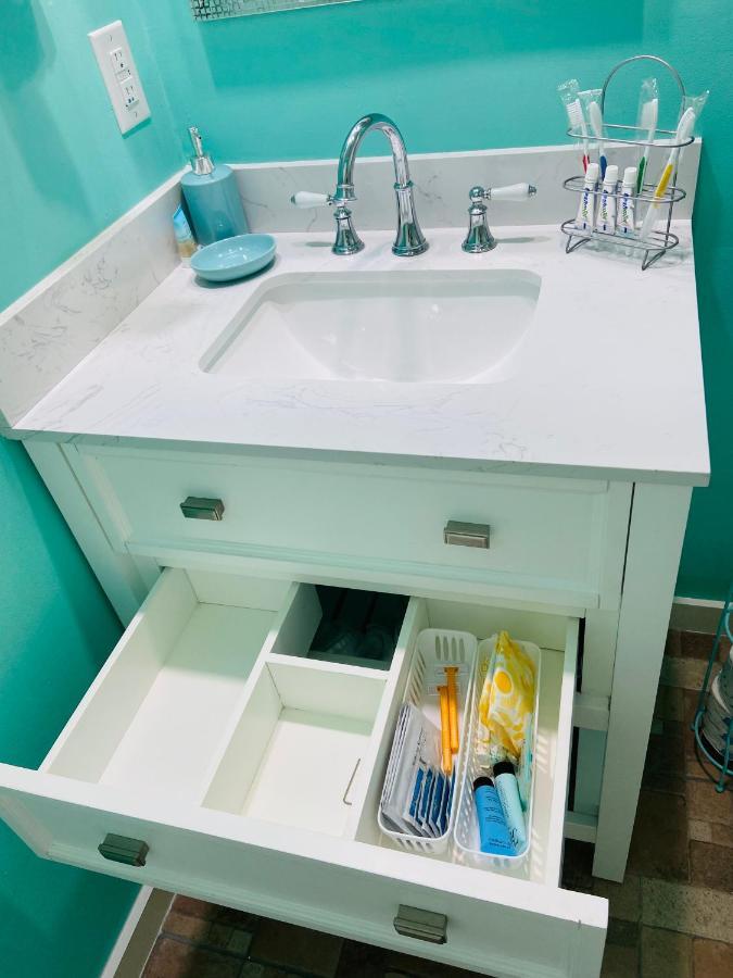 Beautiful And Comfortable Rom Apt # 2 Tampa Bagian luar foto