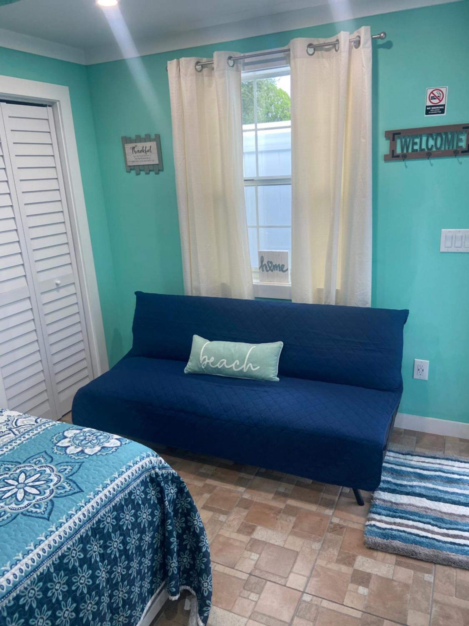 Beautiful And Comfortable Rom Apt # 2 Tampa Bagian luar foto